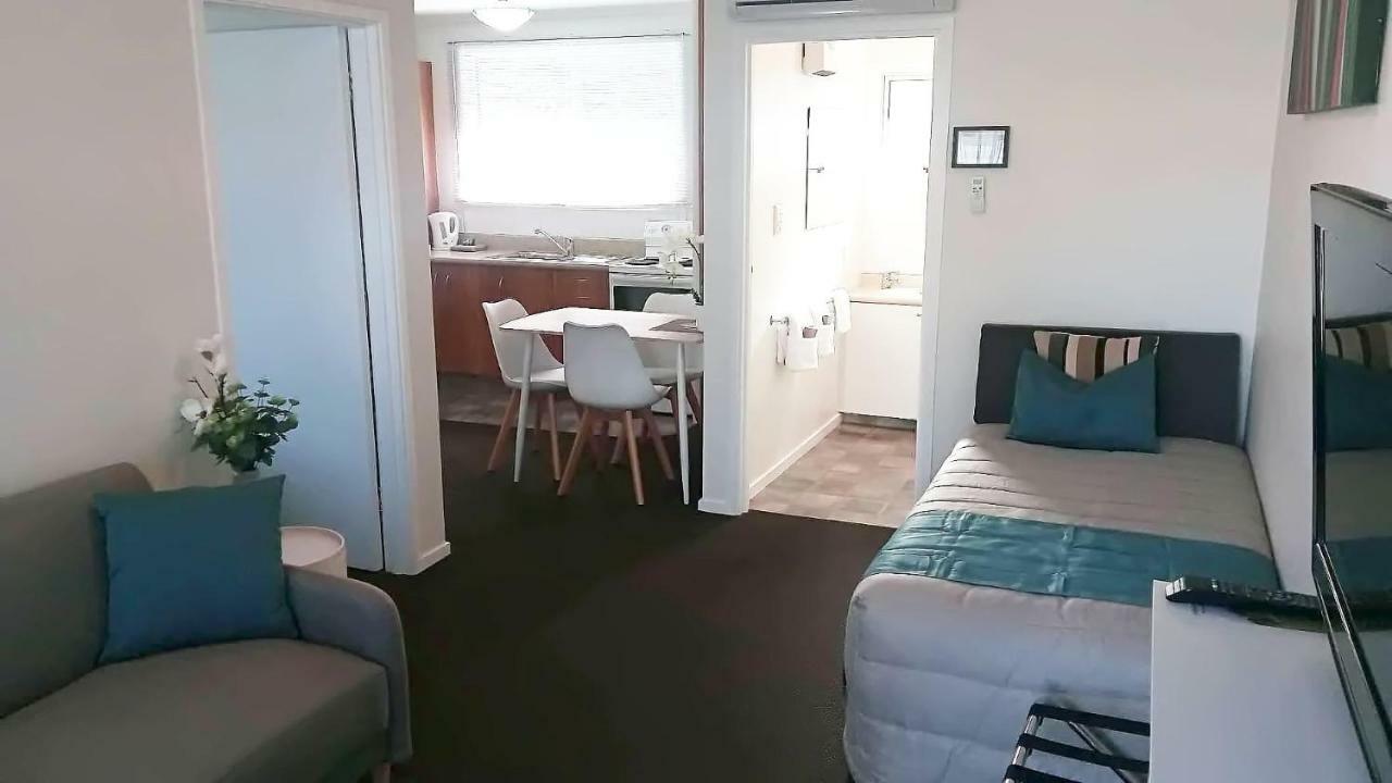 אלכסנדרה Almond Court Motel מראה חיצוני תמונה
