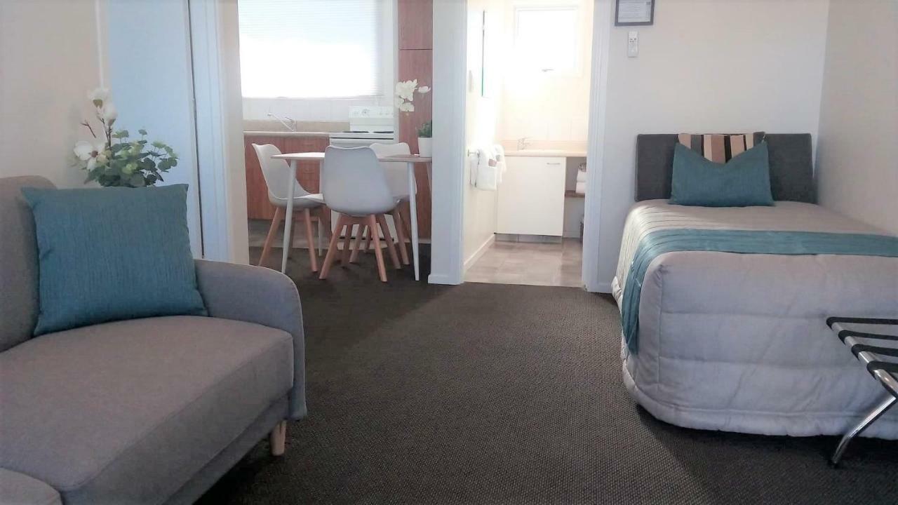 אלכסנדרה Almond Court Motel מראה חיצוני תמונה